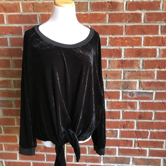 RDI Velour Tie Front Top‎ - L - Picture 2 of 5